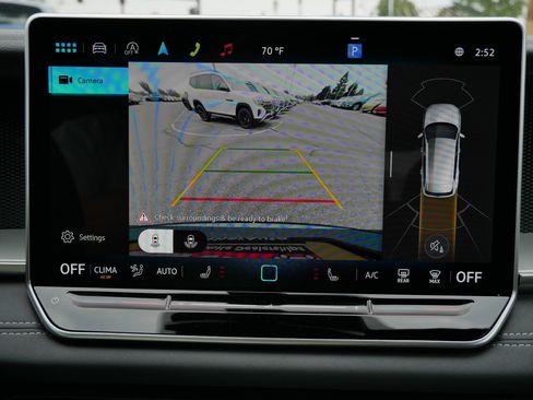 New 2025 Volkswagen Tiguan SE R-Line image 10