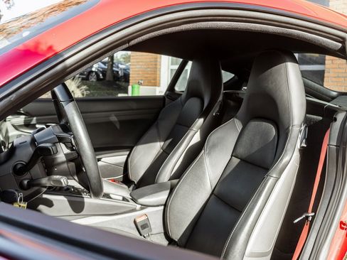 Used 2018 Porsche 718 Cayman Base image 6