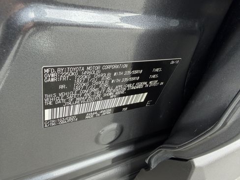 Used 2018 Toyota RAV4 SE AWD/4WD image 29
