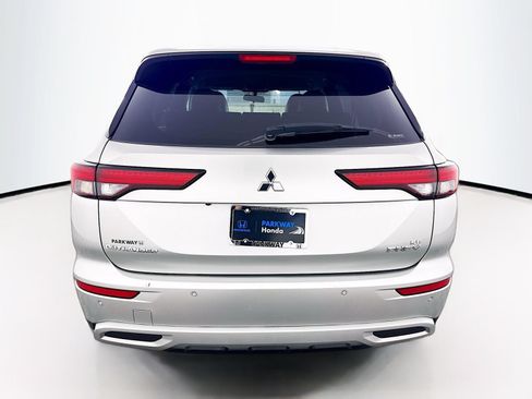 Used 2024 Mitsubishi Outlander 4WD Plug-In Hybrid image 6