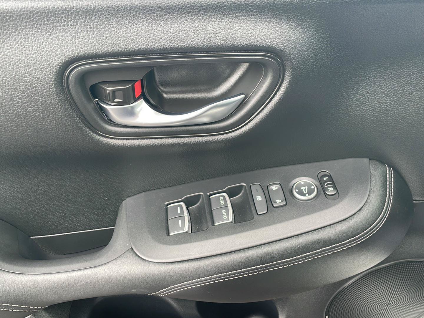 Used 2024 Honda HR-V EX-L image 12