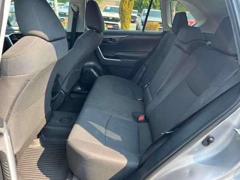 Used 2020 Toyota RAV4 LE AWD/4WD image 17