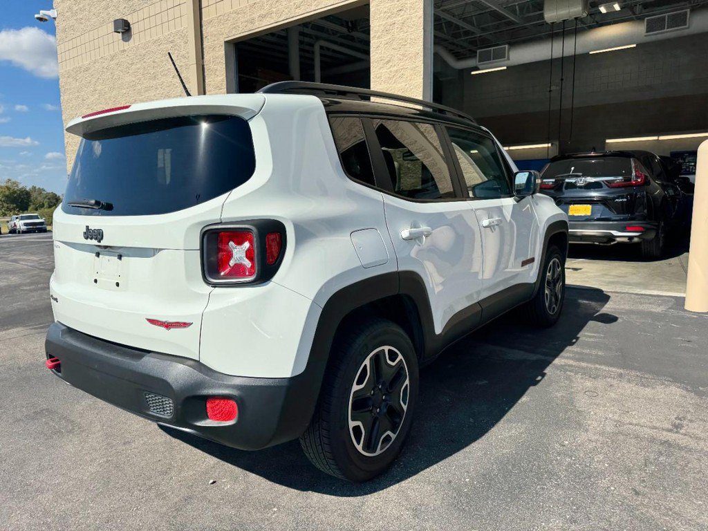 Used 2016 Jeep Renegade Trailhawk w/ Popular Equipment Group AWD/4WD image 3
