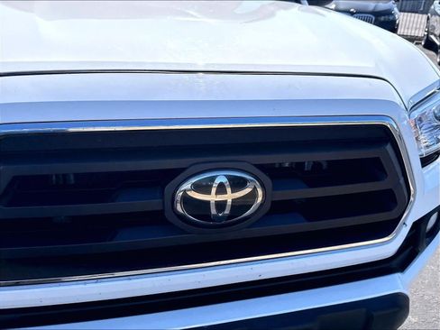 Used 2021 Toyota Tacoma SR5 w/ Technology Package AWD/4WD image 32