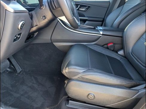 Used 2024 Mercedes-Benz GLC 300 image 9