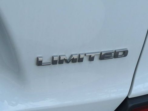 Used 2019 Jeep Cherokee Limited FWD image 13