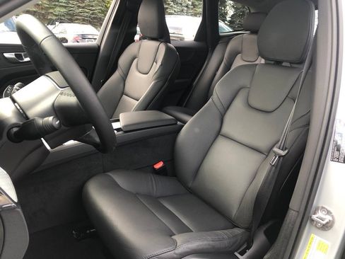 Used 2025 Volvo XC60 T8 Plus w/ Protection Package Premier image 31