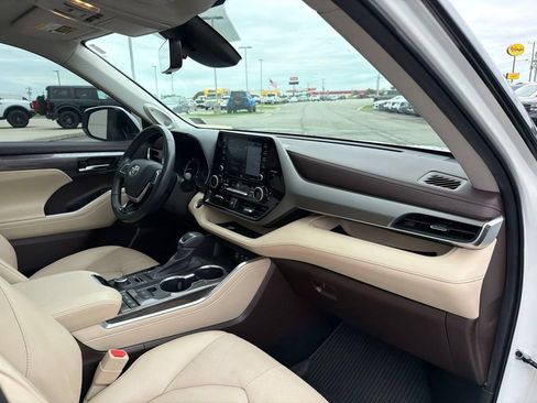 Used 2022 Toyota Highlander Limited AWD/4WD image 23