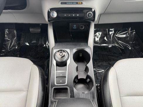 Used 2023 Ford Escape Platinum AWD/4WD image 16