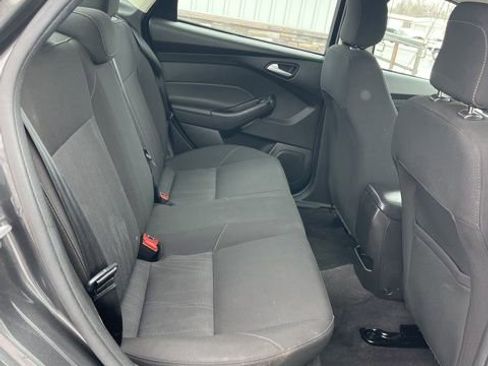 Used 2018 Ford Focus SE w/ SE Appearance Package image 37