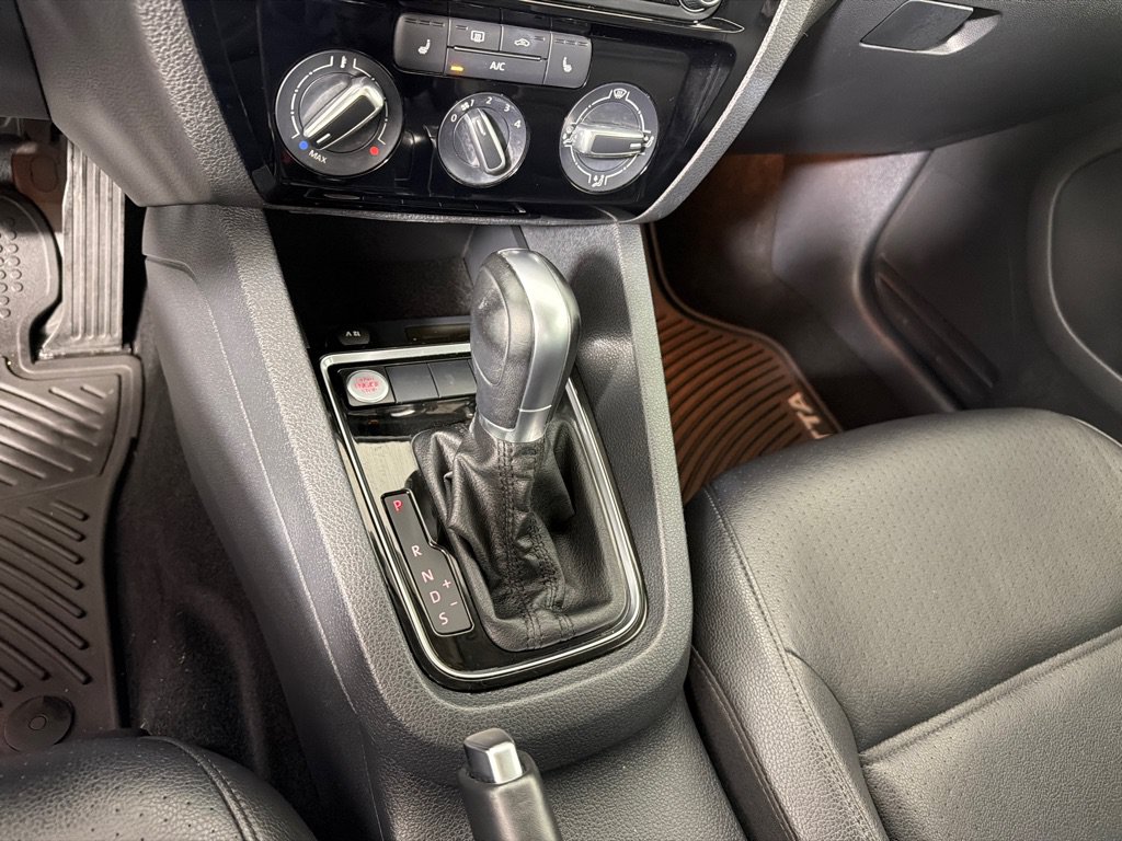 Used 2016 Volkswagen Jetta SEL w/ Lighting Package FWD image 17