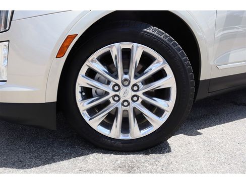 Used 2017 Cadillac XT5 Platinum AWD/4WD image 14