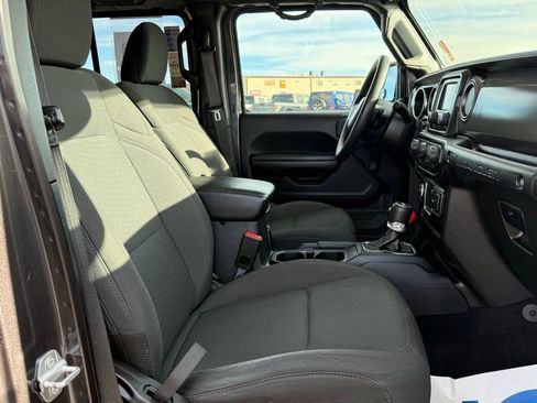 Used 2021 Jeep Wrangler Unlimited Sport image 17