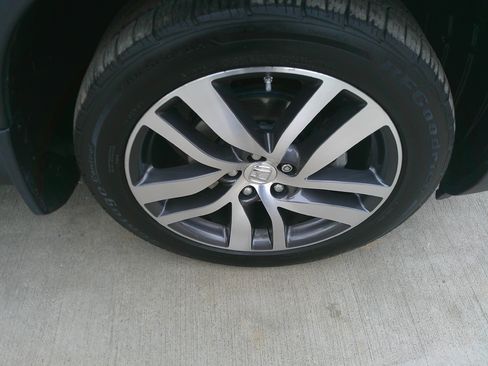 Used 2018 Honda Pilot Touring image 14