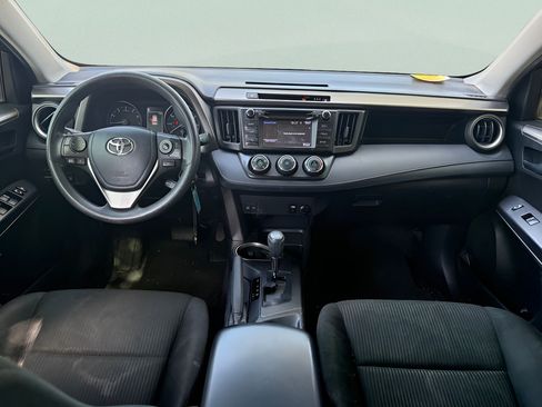 Used 2018 Toyota RAV4 LE FWD image 16