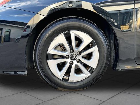 Used 2016 Toyota Prius Four FWD image 11