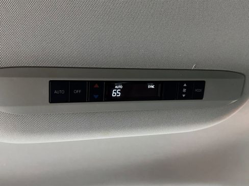 Used 2021 Toyota Sienna LE image 23