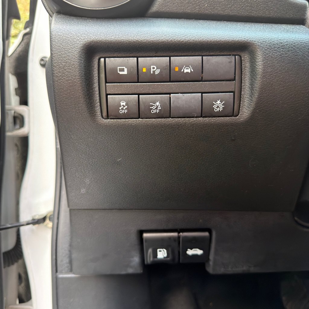 Used 2020 Nissan Versa S FWD image 37