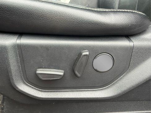 Used 2019 Ford F150 Lariat w/ Equipment Group 502A Luxury AWD/4WD image 17