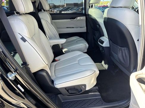 Used 2023 Hyundai Palisade Calligraphy image 17