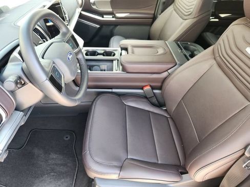 New 2027 Ford Expedition Platinum w/ Platinum Ultimate Package AWD/4WD image 9