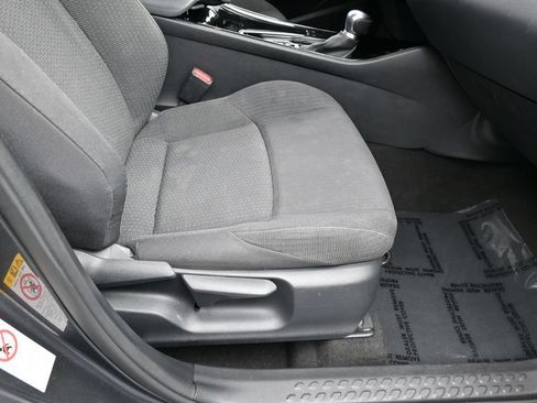 Used 2019 Toyota C-HR XLE FWD image 35