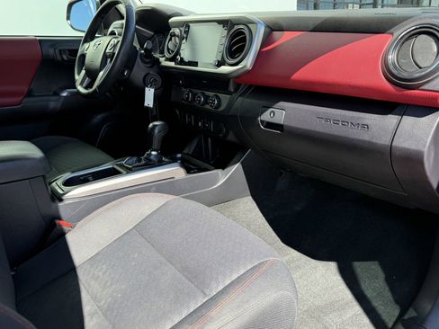 Used 2020 Toyota Tacoma SR5 image 10