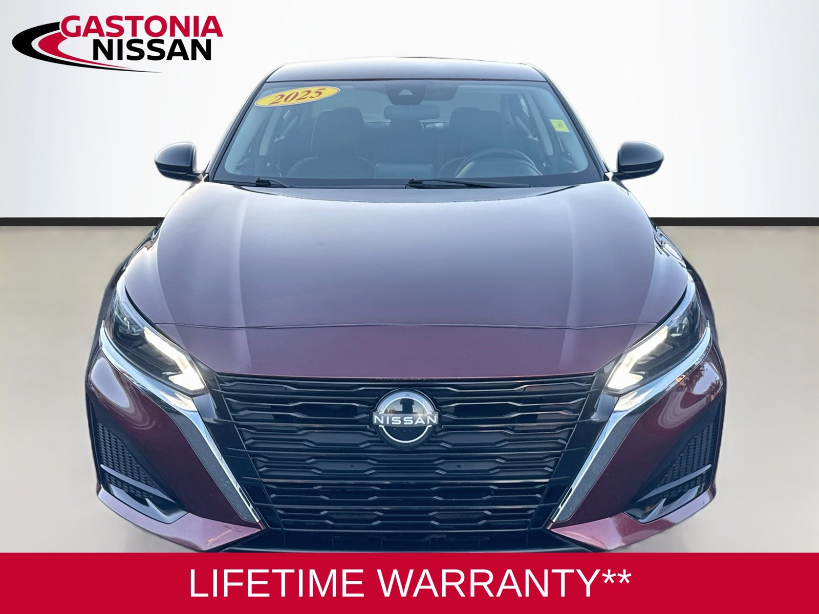 Used 2025 Nissan Altima 2.5 SV FWD image 2