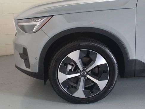 Used 2025 Volvo XC40 B5 Plus AWD/4WD image 13