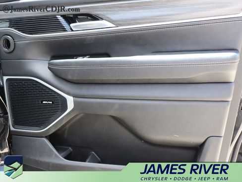 Used 2024 Jeep Wagoneer Series II w/ Flexible Seating Group RWD image 8