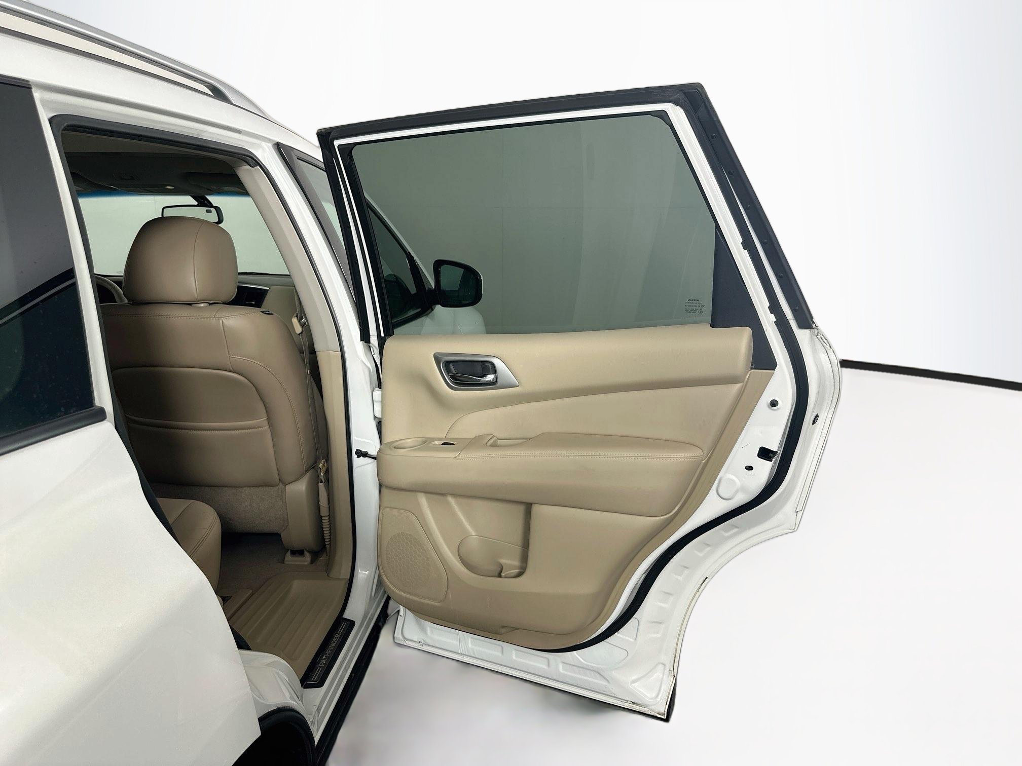Used 2014 Nissan Pathfinder SL w/ SL Premium Package FWD image 32