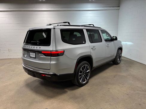 Used 2022 Jeep Wagoneer Series III w/ Premium Group I image 6