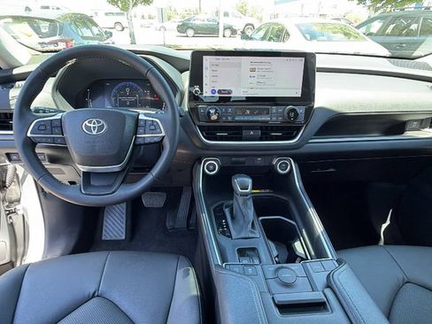 Used 2025 Toyota Grand Highlander FWD image 18