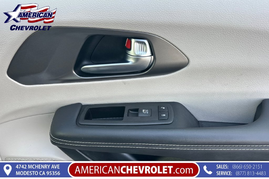 Used 2023 Chrysler Pacifica Touring-L FWD image 24