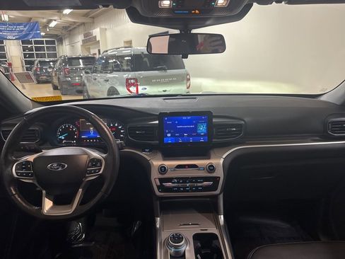Certified 2022 Ford Explorer XLT w/ Equipment Group 202A image 13