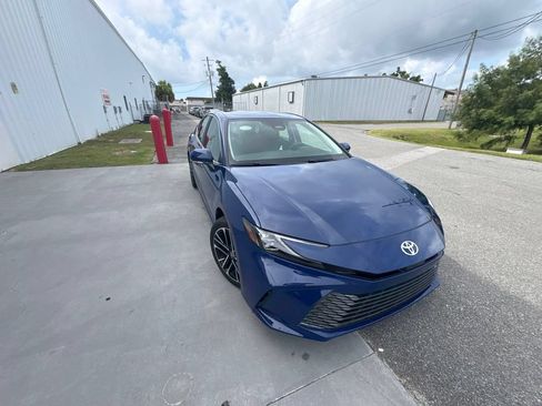 Used 2025 Toyota Camry XLE FWD image 13