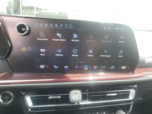 Used 2024 Chevrolet Traverse Z71 AWD/4WD image 5