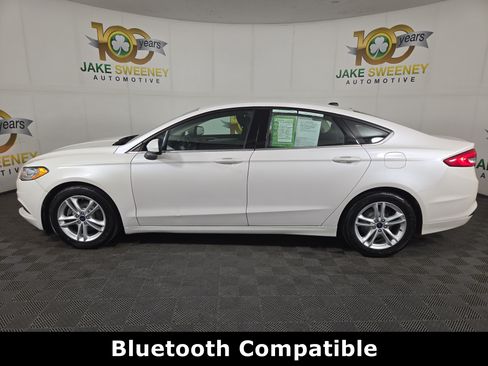 Used 2018 Ford Fusion SE w/ Fusion SE Technology Package FWD image 4