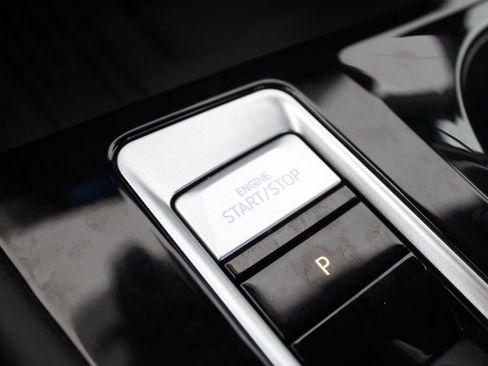 Used 2025 Volkswagen Atlas Cross Sport SE image 33