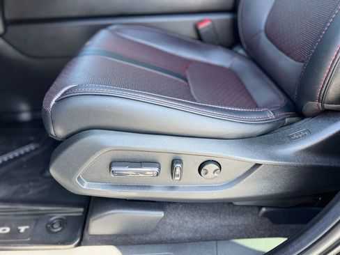 Used 2025 Honda Pilot Black Edition image 22