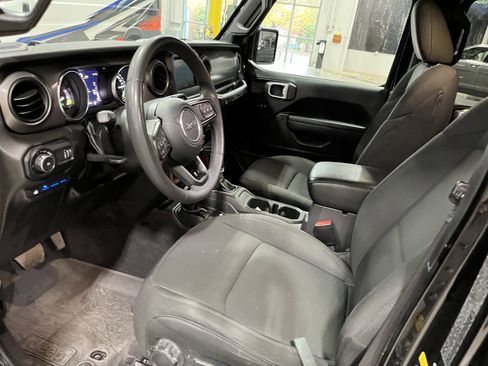 Used 2023 Jeep Wrangler Unlimited image 11