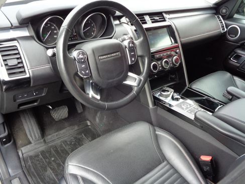 Used 2017 Land Rover Discovery First Edition image 5