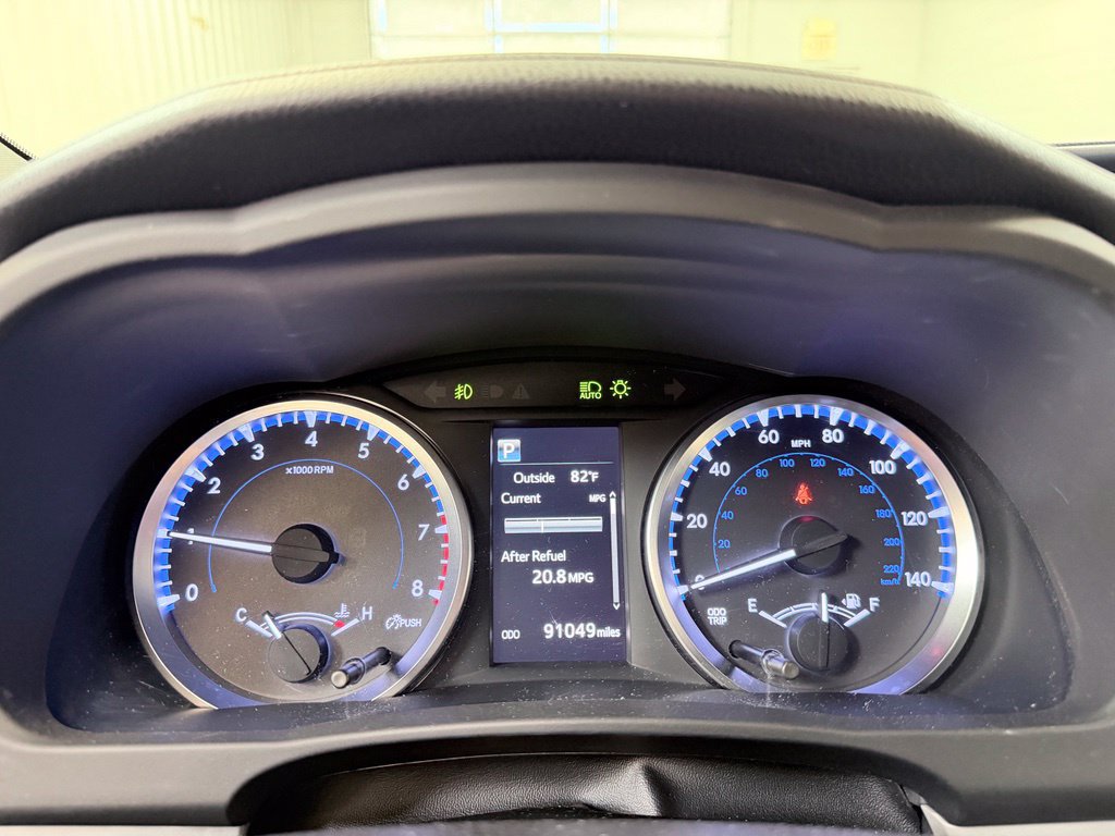 Used 2018 Toyota Highlander Plus AWD/4WD image 47