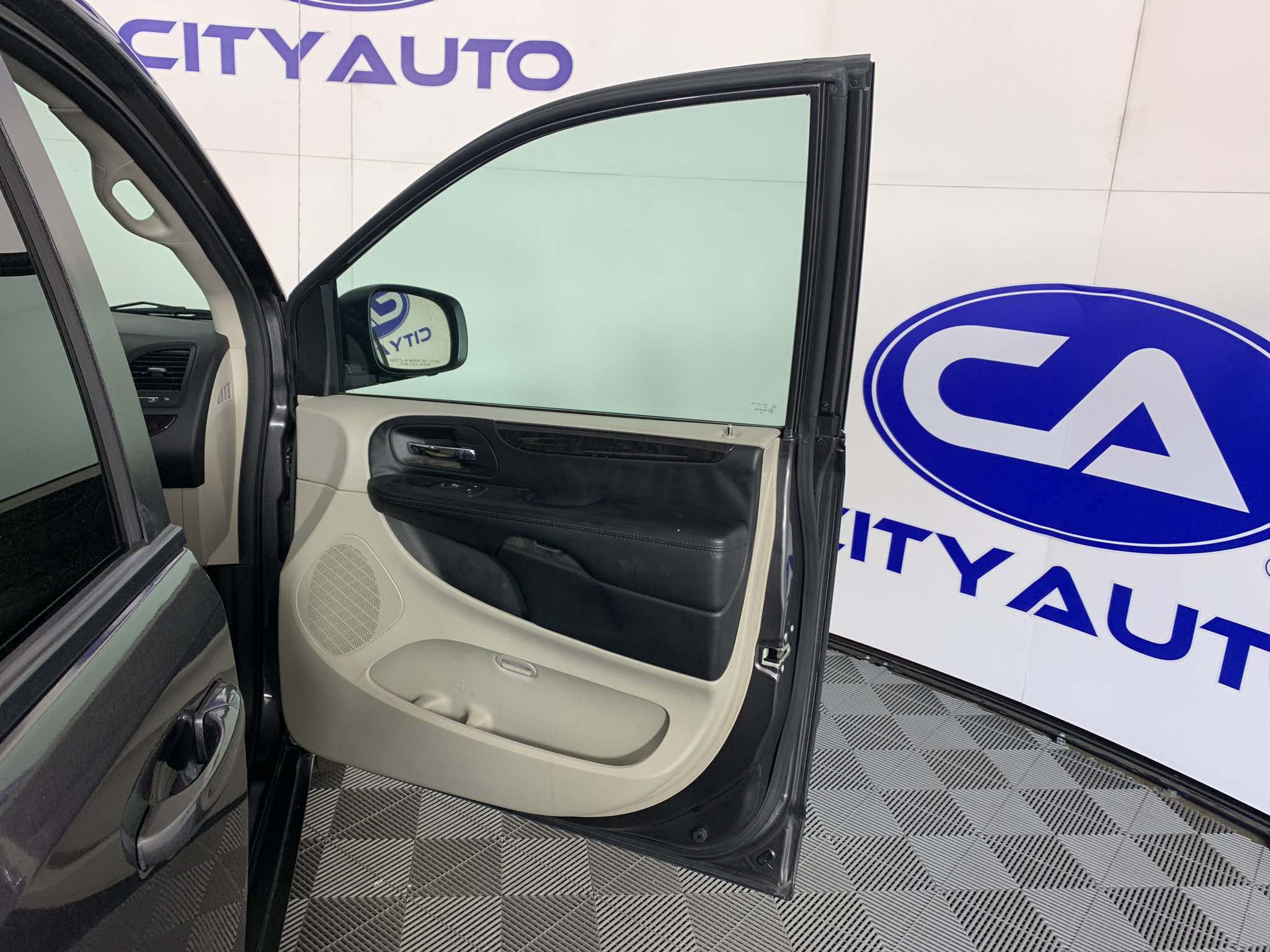 Used 2016 Dodge Grand Caravan SE w/ Quick Order Package 29E SE FWD image 30