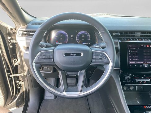 Used 2023 Jeep Grand Cherokee L Laredo RWD image 12