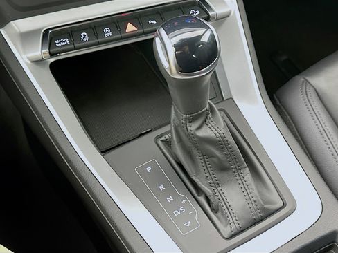 Used 2025 Audi Q3 2.0T Premium image 24