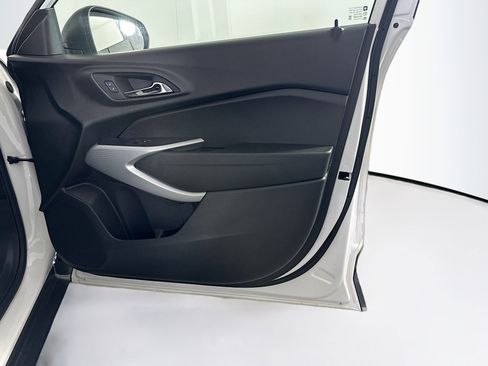 Used 2024 Chevrolet Trax LS image 30