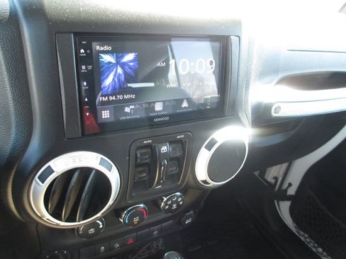 Used 2016 Jeep Wrangler Unlimited Sahara w/ Connectivity Group image 21