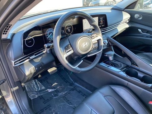 Used 2025 Hyundai Elantra Limited image 36