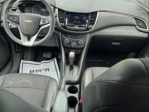 Used 2020 Chevrolet Trax LT w/ LT Convenience Package AWD/4WD image 3